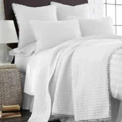 Pom Pom White King Sham - Levtex Home 9 Pom Pom White King Sham - Levtex Home -Interior GUEST b05a6cce 58f8 4ab1 8443 972235d3c3d3