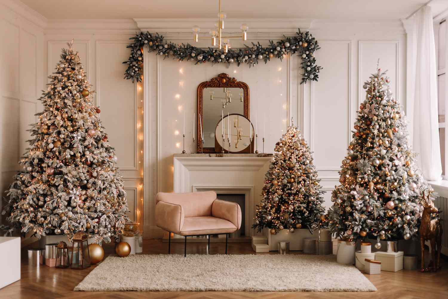 Interior -Interior decorate xmas tree like a pro GettyImages 1433133241 58b7f947b0b54e7e9966a7f9584cd63c